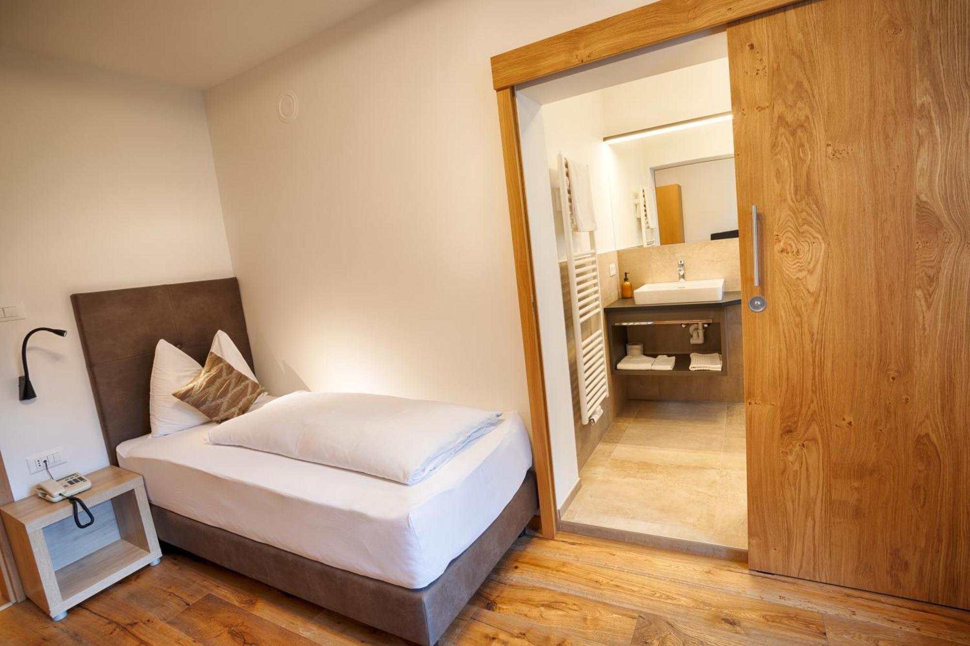 Hotel Lamm Naturns Esterno foto