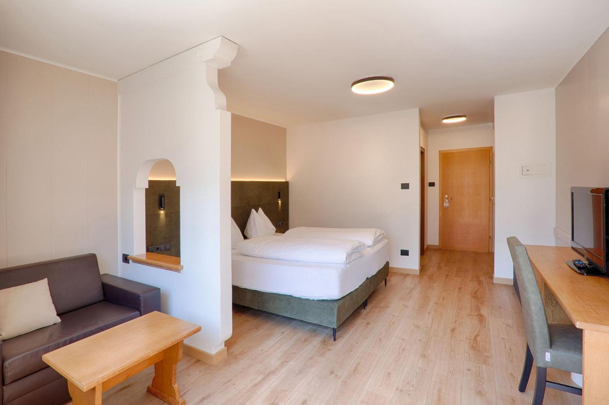 Hotel Lamm Naturns Esterno foto