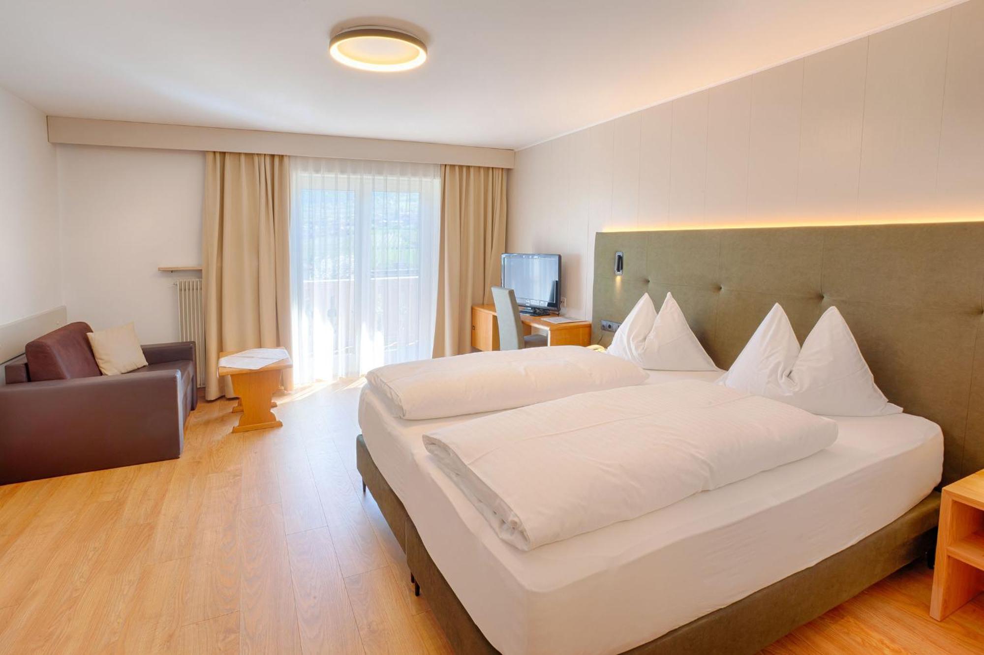 Hotel Lamm Naturns Esterno foto