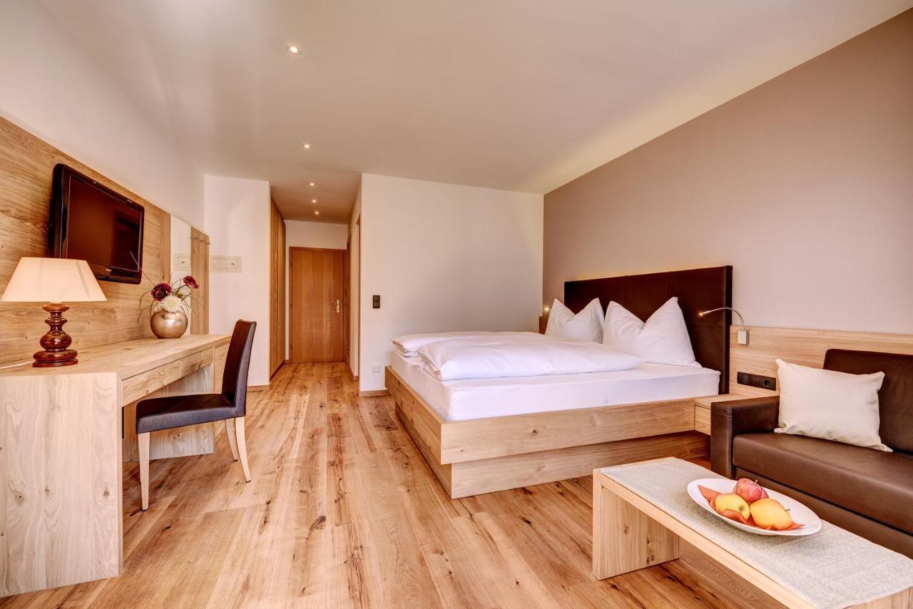 Hotel Lamm Naturns Esterno foto